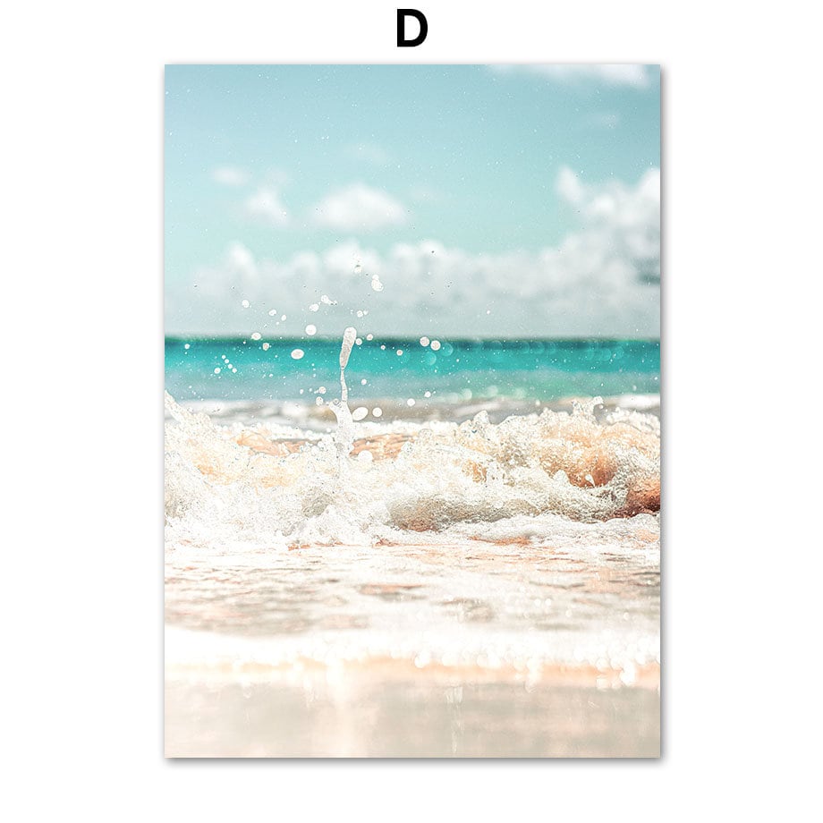 Spritzendes Wasser am Strand unter blauem Himmel. Poster Sonnenschein Hängematte Palmen Meer von justgoodmood, ein lebendiges Kunstwerk für Ihre Wände.