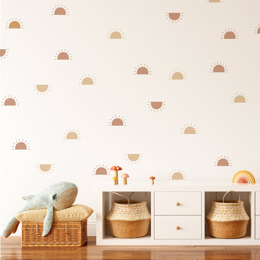 Boho Stil Sonne Wandaufkleber von justgoodmood in einem Kinderzimmer, fröhliche Wanddeko mit bunten Sonnensticker, perfekt für kreative Kinderzimmergestaltung.