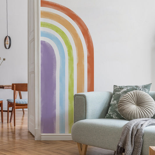 Bunte Regenbogen Wandaufkleber im Kinderzimmer, die eine lebendige Wanddekoration darstellen. Perfekt für kreative Räume von justgoodmood.