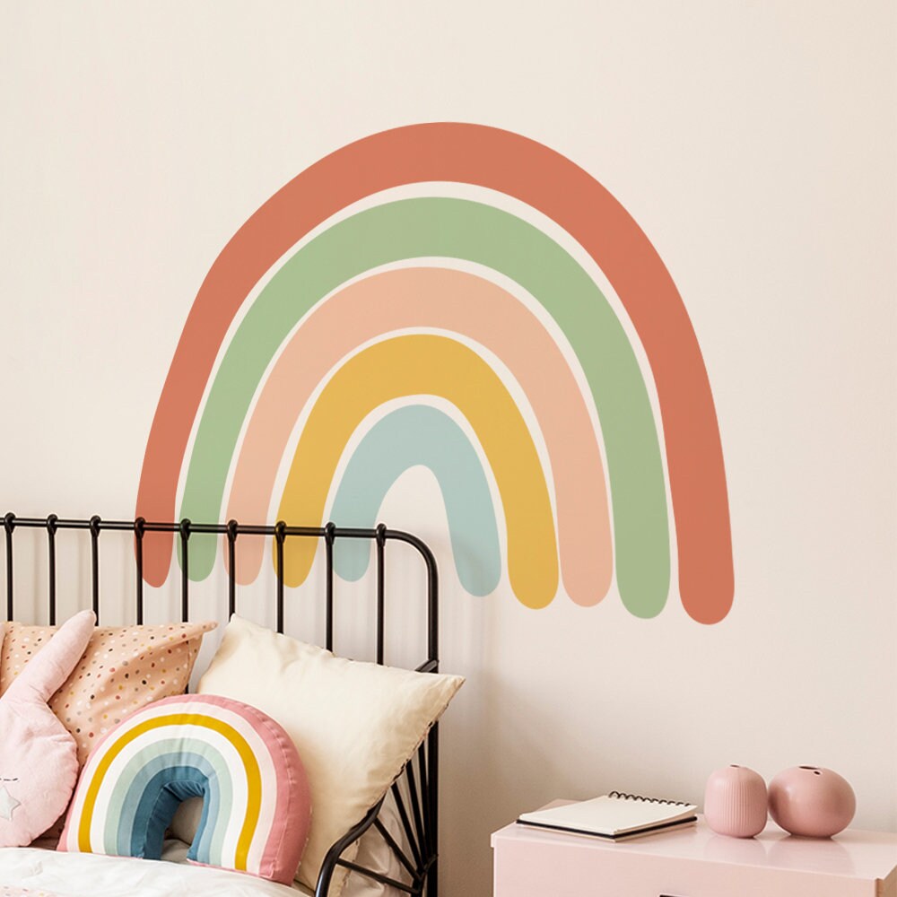 Bunte Regenbogen Wandaufkleber im Boho Stil für Kinderzimmer von justgoodmood, perfekt für kreative Wanddeko im Babyzimmer.