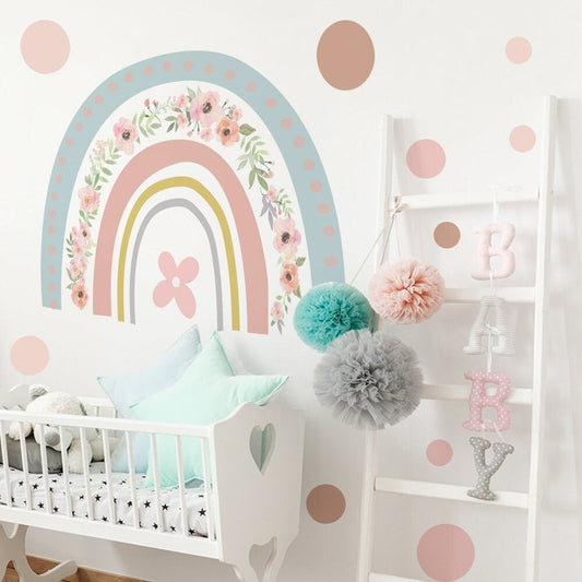 Bunte Boho-Stil Wandaufkleber mit Regenbogen- und Blumenmotiven im Kinderzimmer, perfekt für kreative Wandgestaltung. Sticker von justgoodmood, ideal für die Wanddeko im Babyzimmer.