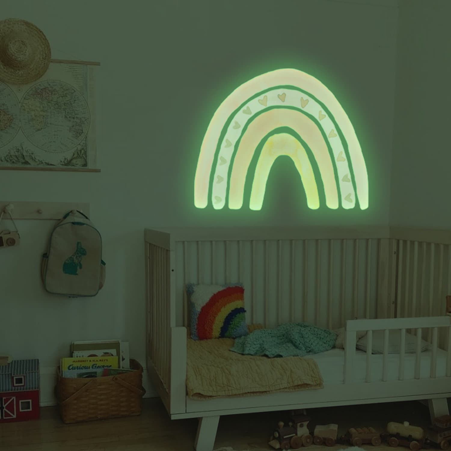 Boho Stil Regenbogen Wandtattoo von justgoodmood, leuchtet sanft im Kinderzimmer - ideal für kreative Wandgestaltung.