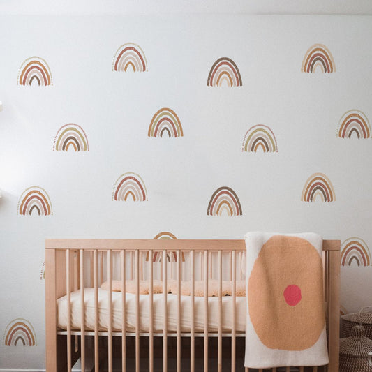 Bunte Boho Regenbogen Wandtattoos von justgoodmood, kreative Gestaltungsidee für Babyzimmer mit fröhlichen Regenbogen auf der Wand.