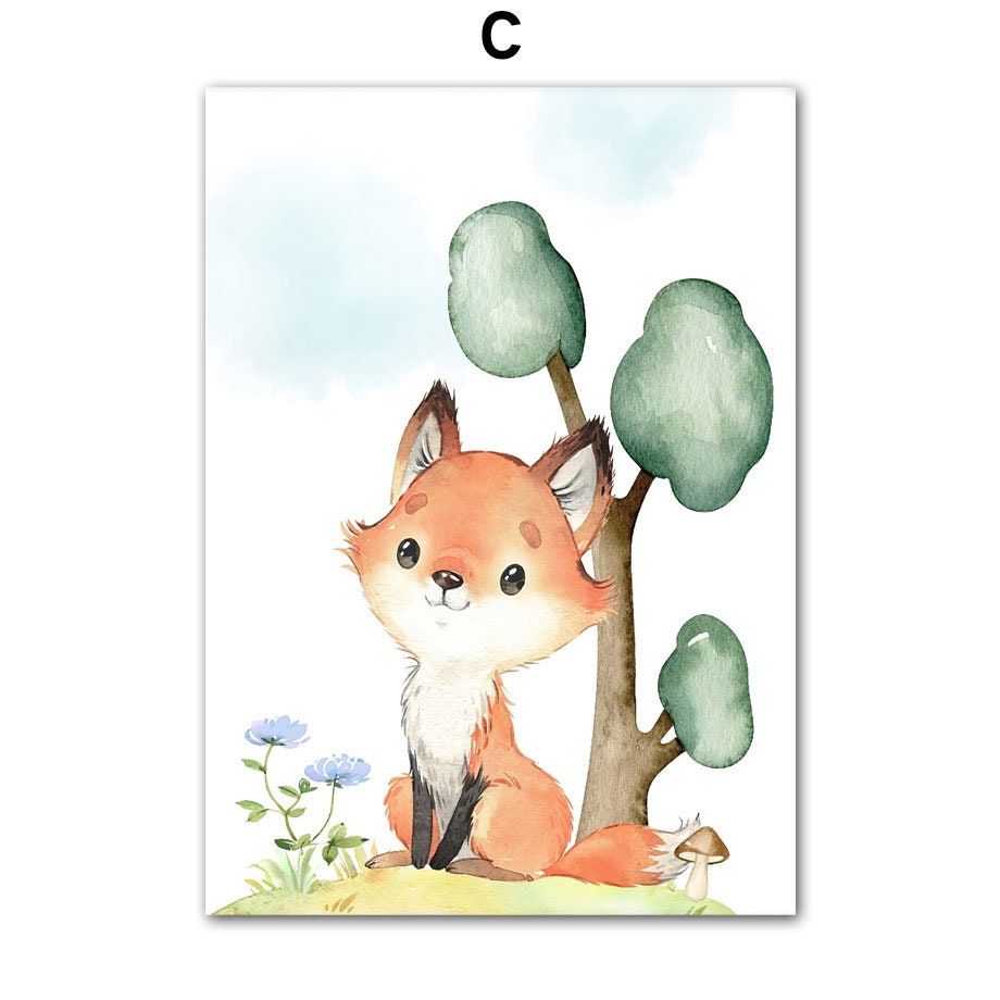 Fröhliches Poster eines niedlichen Fuchses vor einem Baum, perfekt für die Dekoration des Kinderzimmers, angeboten von justgoodmood.