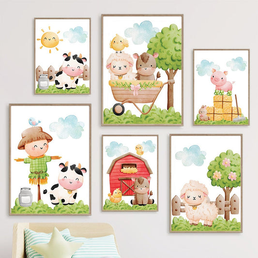 Fröhliches Poster für das Kinderzimmer von justgoodmood mit einem Bauernhof und süßen Tieren. Dieses wanddekorative Kunstwerk zeigt eine bunte Szene mit einem Bauern, einer Vogelscheuche, Kühen, Schafen, einem Schwein und vielen anderen Tieren, perfekt für die bunten Wände im Kinderzimmer.