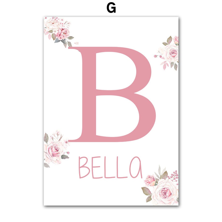 Schönes personalisiertes Poster mit dem Buchstaben 'B' und dem Namen 'BELLA', ideal für die Wanddekoration im Kinderzimmer, von justgoodmood.