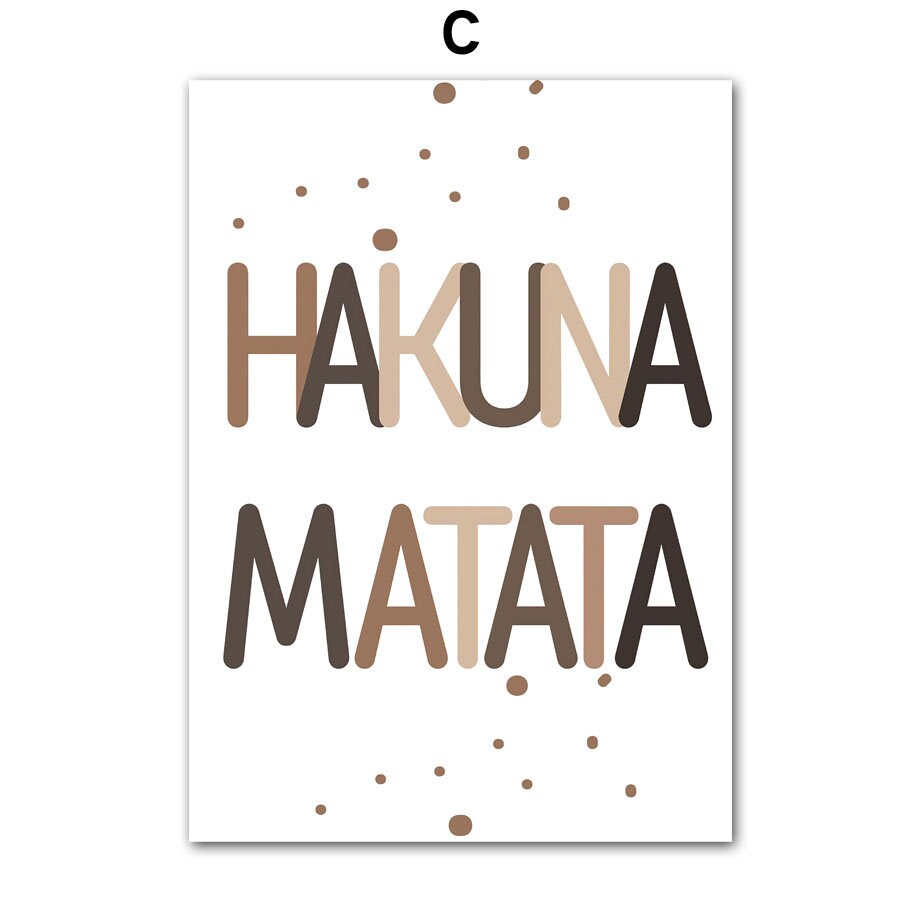 Farbenfrohes Poster 'Hakuna Matata' von justgoodmood für ein Kinderzimmer, ideal zur Wanddekoration und Personalisierung.