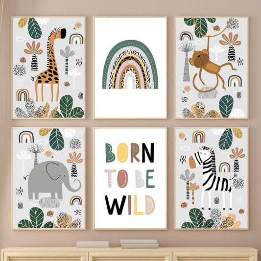 Fröhliches Wanddekor Poster mit Dschungeltiere, ideal für das Kinderzimmer. Personalisiertes Design von justgoodmood, Poster Kinderzimmer Tiere Dschungel Wald.