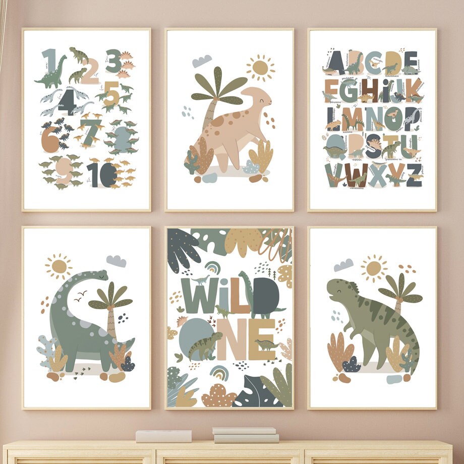 Fröhliches Kinderzimmer Poster mit Dinosaurier Alphabet von justgoodmood, ideal für die Wanddekoration und das kreative Lernen im Kinderzimmer.