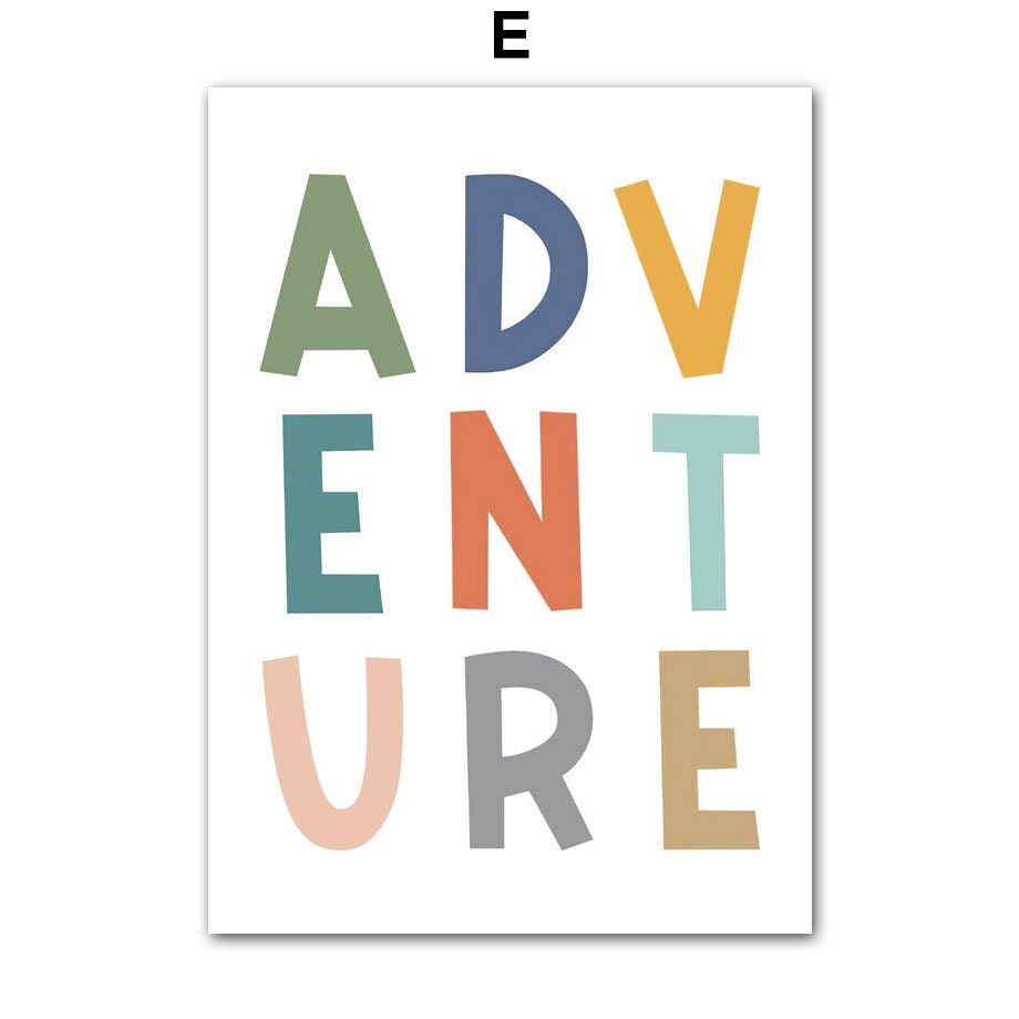 Fröhliches Poster "ADVENTURE" von justgoodmood, perfektes Kunstwerk für Kinderzimmerdekoration und inspirierende Abenteuer