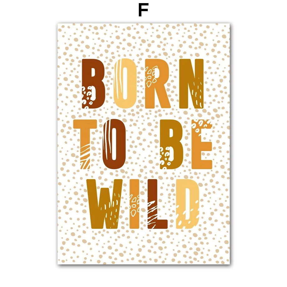 Stylishes Poster von JustGoodMood mit dem Schriftzug 'Born to be Wild' in bunten Buchstaben. Eine inspirierende Wanddeko für das Kinderzimmer, die Abenteuergeist und Kreativität weckt.