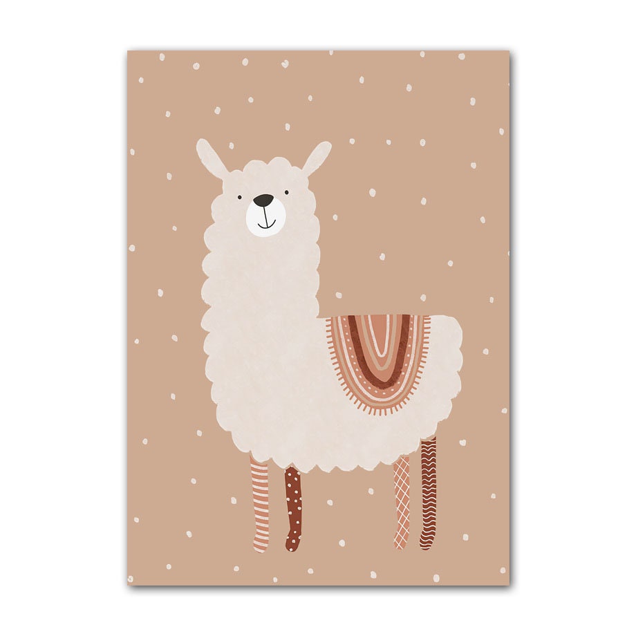 Niedliches Lama-Poster von justgoodmood mit einem verspielten Design auf braunem Hintergrund, perfekt für eine fröhliche Kinderzimmeratmosphäre.