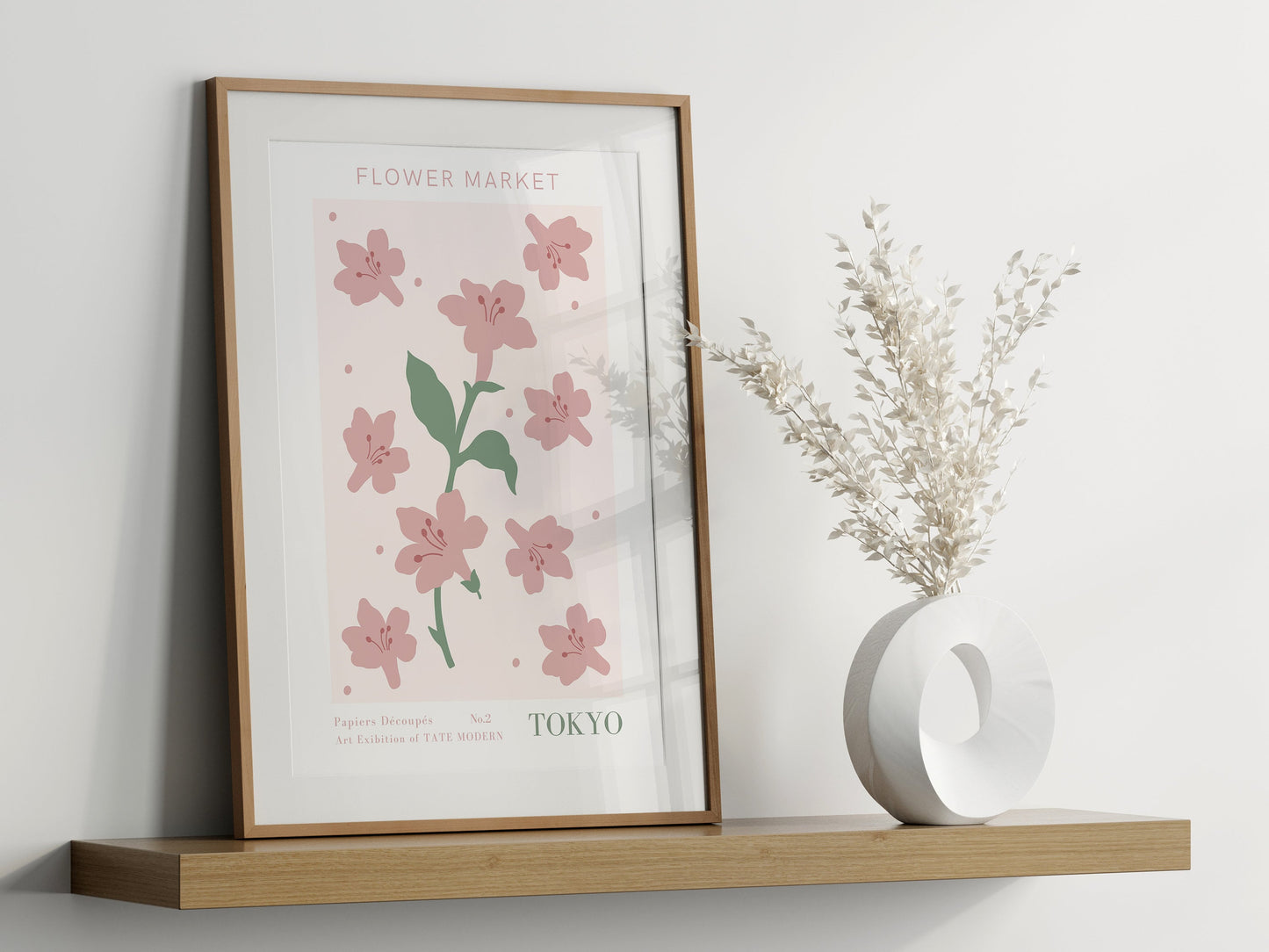 Moderne Wanddekoration mit einem Kunstwerk aus dem 'Blumen Markt' Poster Set von justgoodmood. Das perfekte florale Design für ein zeitgemäßes Zuhause. Sofort digitaler Download.
