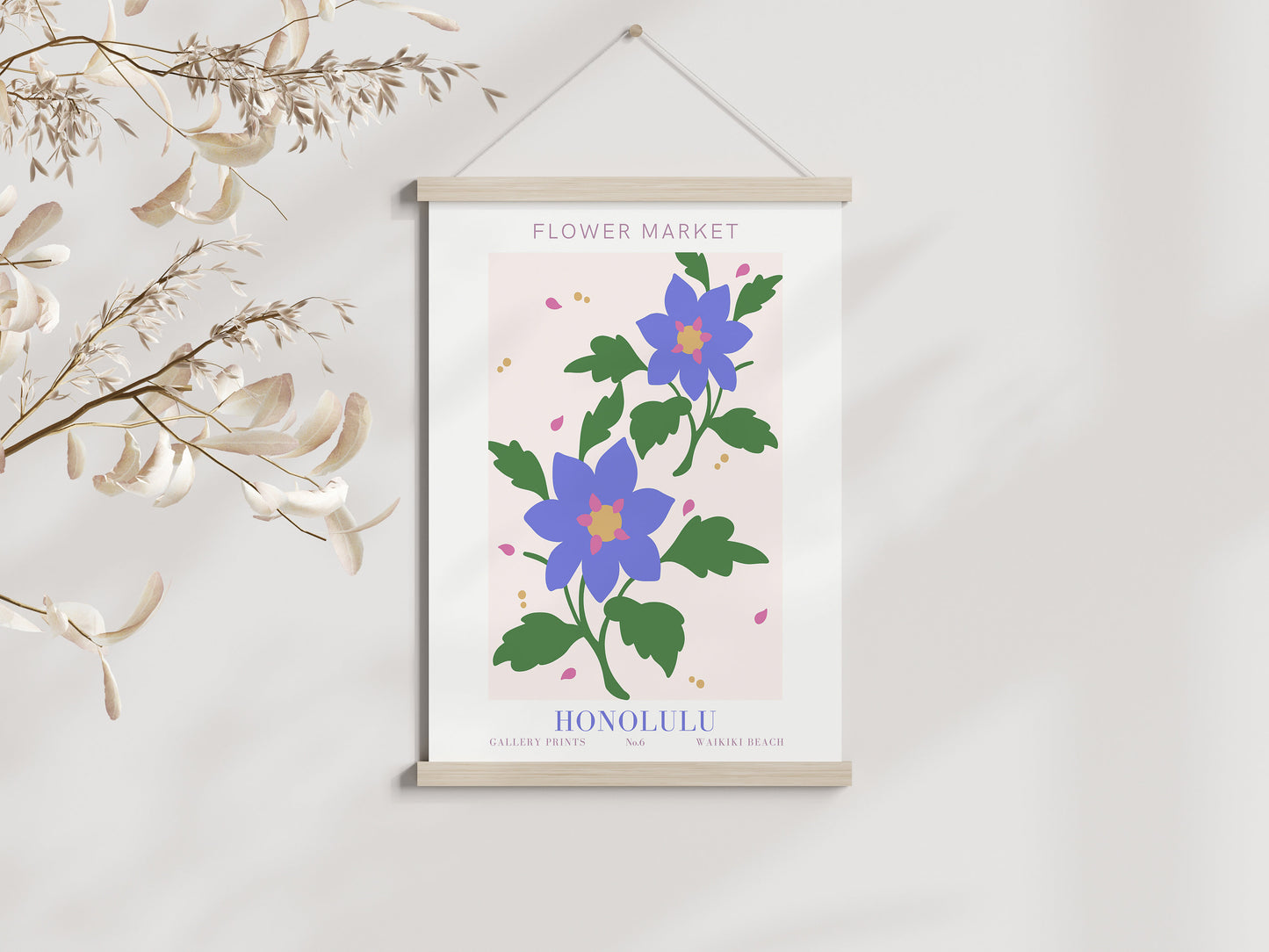 Schönes Poster mit blauen Blumen aus dem Set 'Blumen Markt' von justgoodmood. Perfekt für eine elegante Wandgestaltung im Wohnzimmer oder Schlafzimmer.