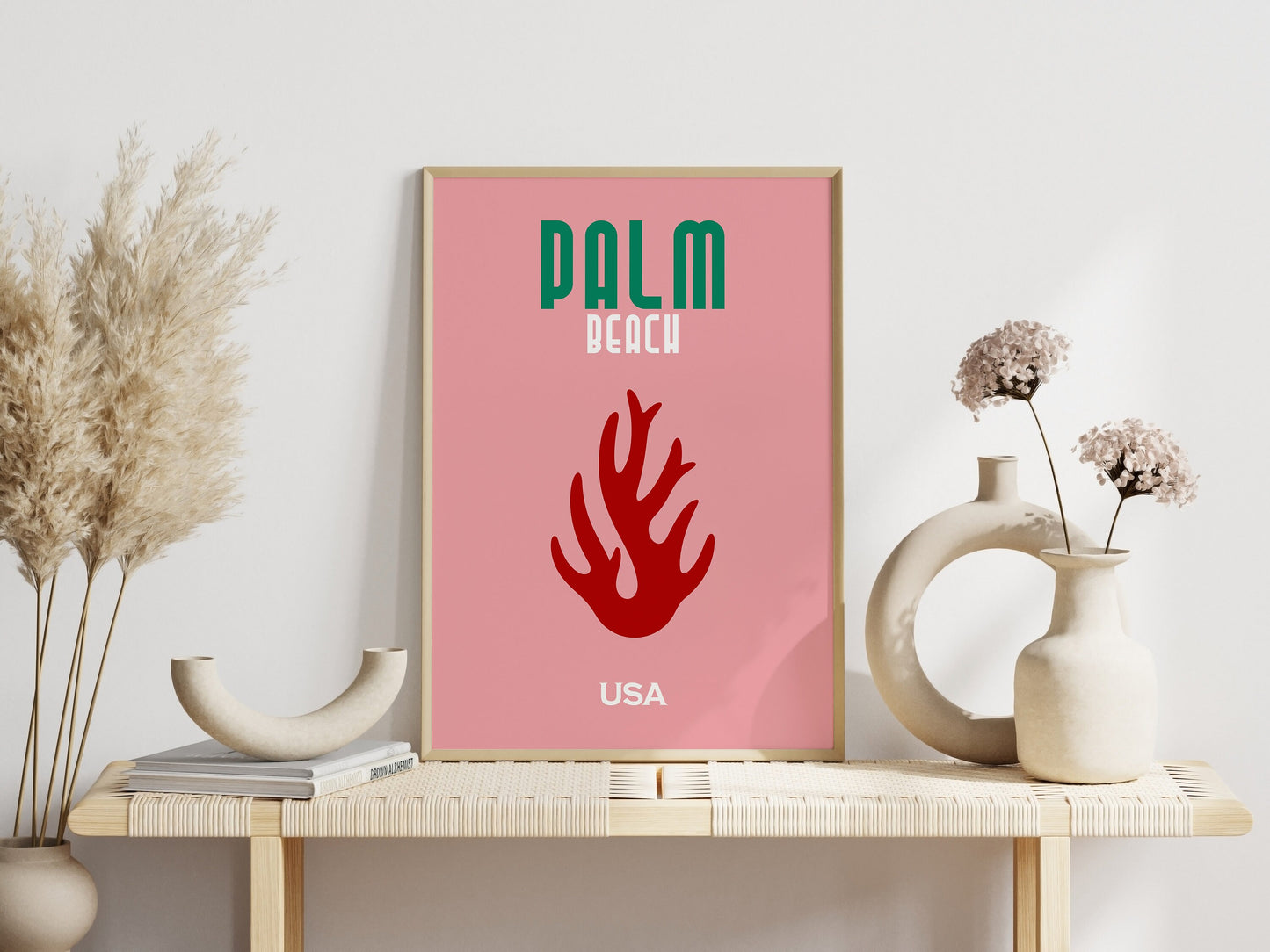 Palm Beach Poster von justgoodmood, Teil des Reise Druck 6er Sets, präsentiert in fröhlichen Farben und ansprechendem Design.