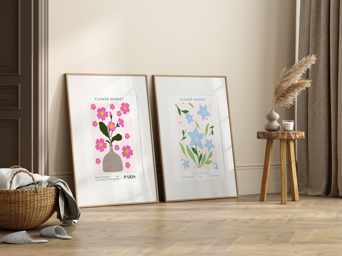 Stilvolle Präsentation zweier Poster aus dem 'Blumen Markt' Serie von justgoodmood. Botanische Wandkunst für ein frisches Wohnambiente. Sofort digitaler Download.