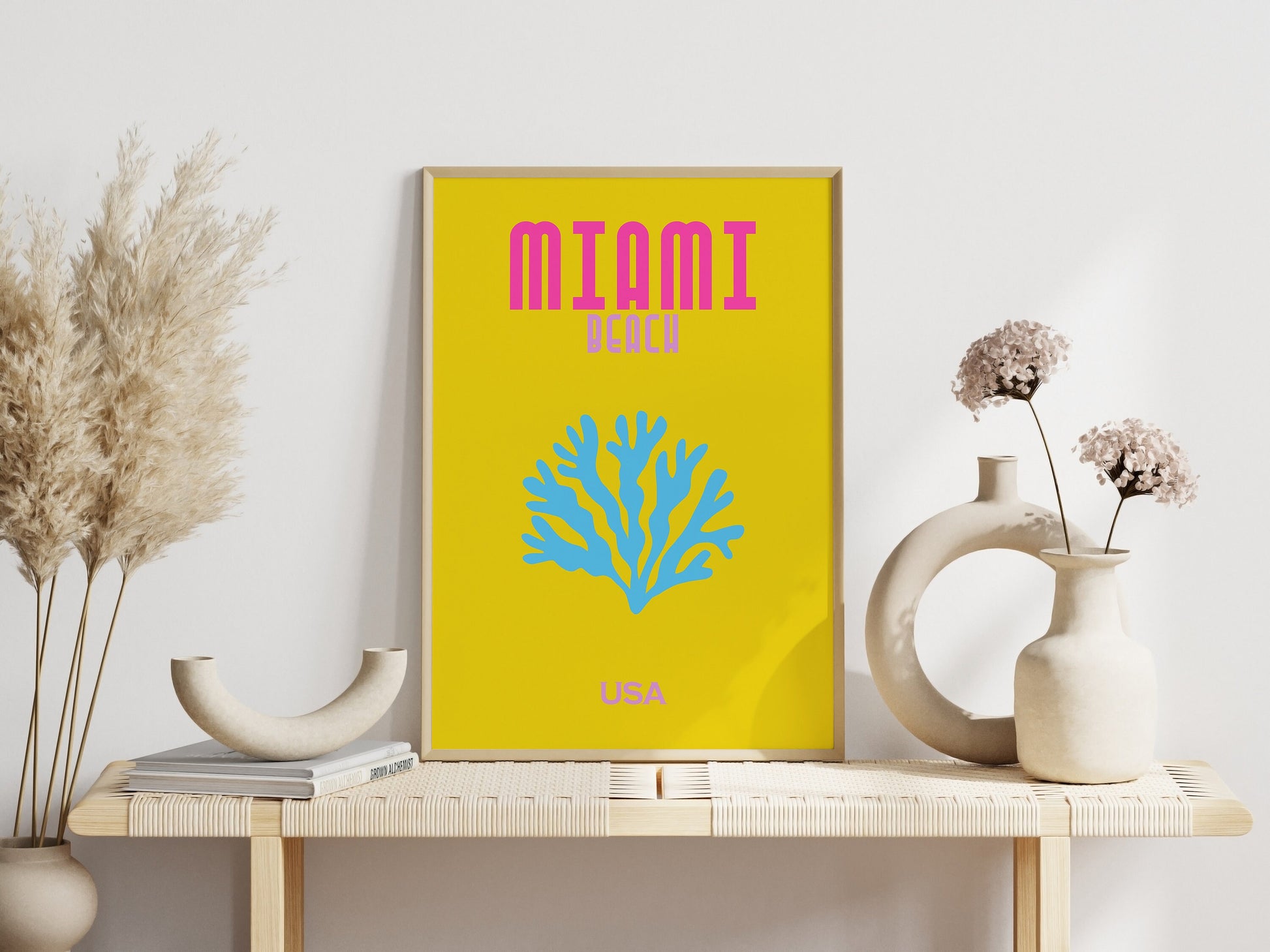 Lebendiges Miami Beach Poster aus dem Reise Druck 6er Set von justgoodmood, ideal für eine farbenfrohe Wanddekoration.