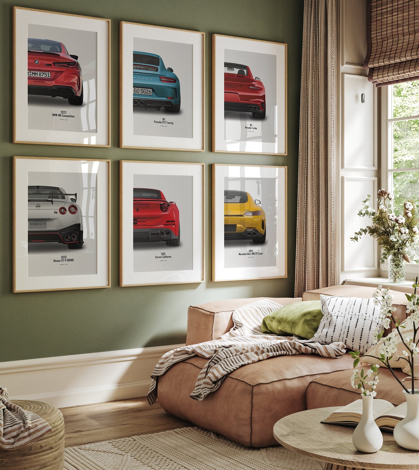 Schöne Wanddekoration mit Sportwagen-Poster von justgoodmood. Präsentiert BMW, Porsche, Ferrari und Nissan in stilvollem Wohnambiente. Perfekt für Autoliebhaber!