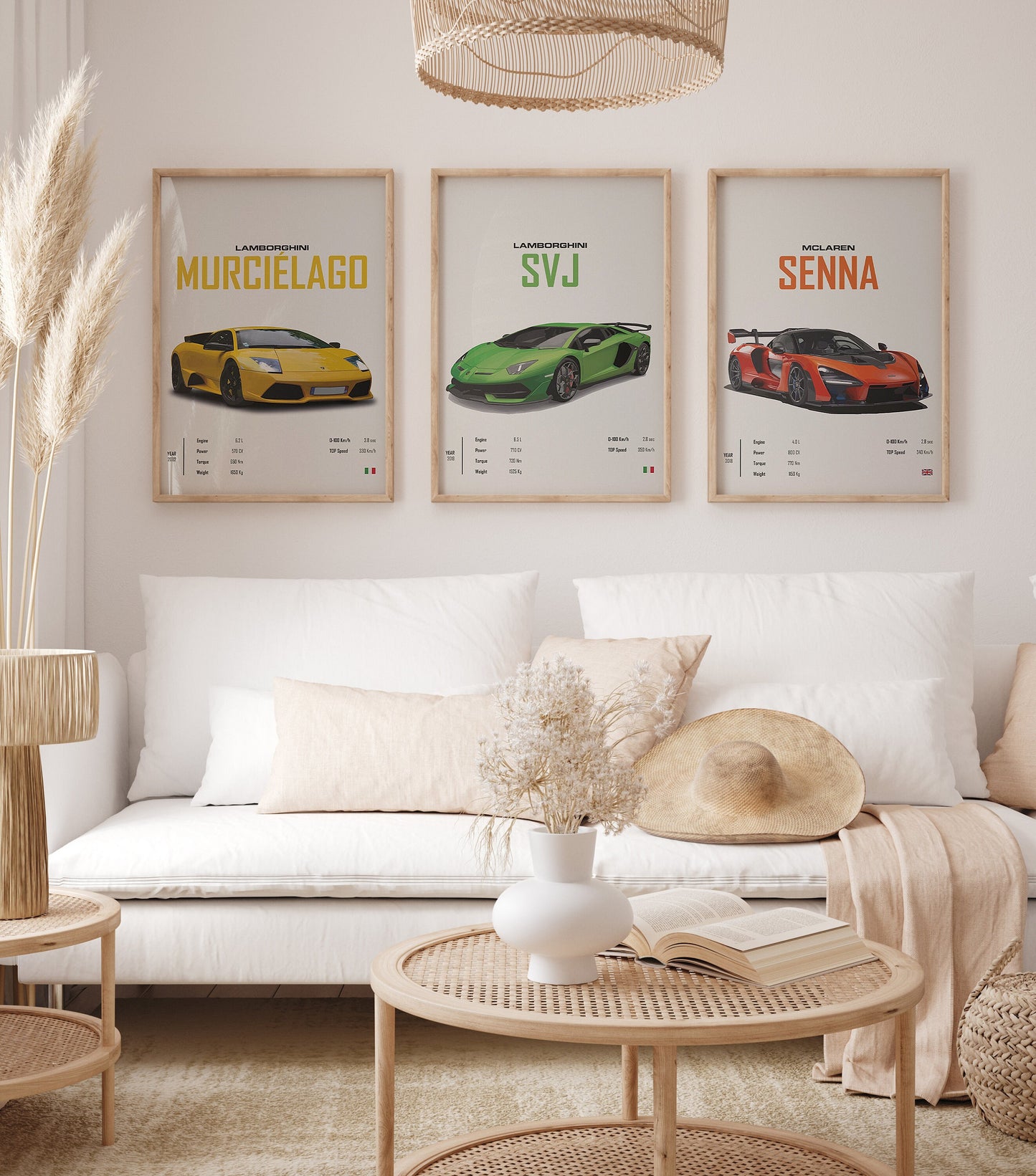 Gemütliches Wohnzimmer mit den Postern von LAMBORGHINI Murcielago, SVJ und MCLAREN Senna, präsentiert von justgoodmood für elegante Wandgestaltung.