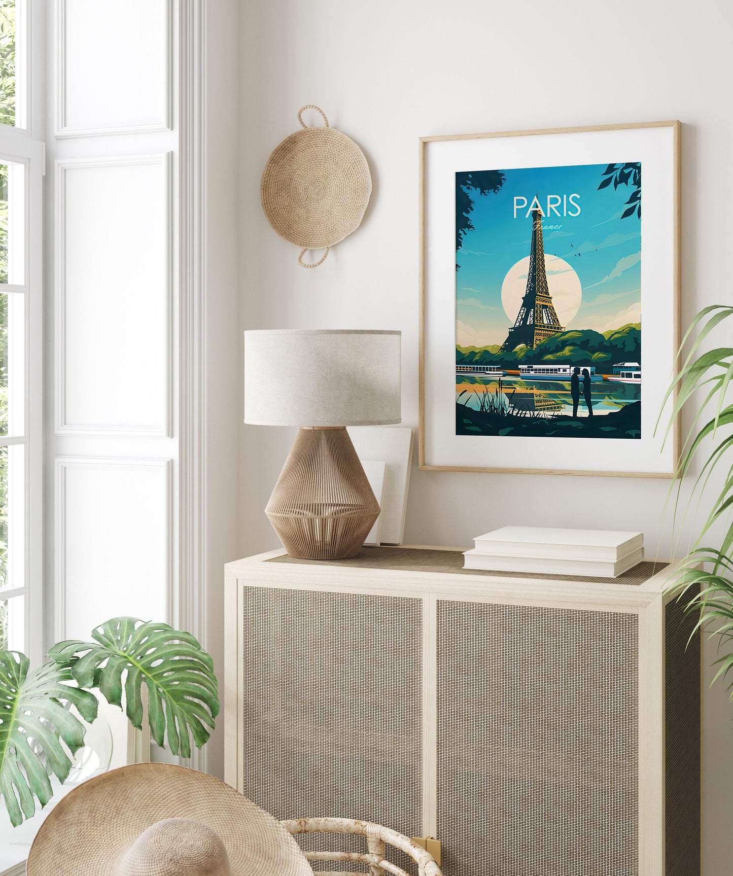 Schönes Poster von Paris, Frankreich, im modernen Rahmen, das als Statement-Wandkunst im Wohnzimmer dient. Entdecken Sie die Reiseleidenschaft mit justgoodmood.