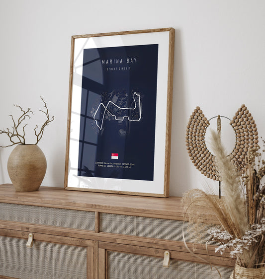 Stylisches Poster der Formel 1 Rennstrecke in Marina Bay, Singapur, von justgoodmood. Ideal als moderne Wanddekoration für Motorsport-Fans!