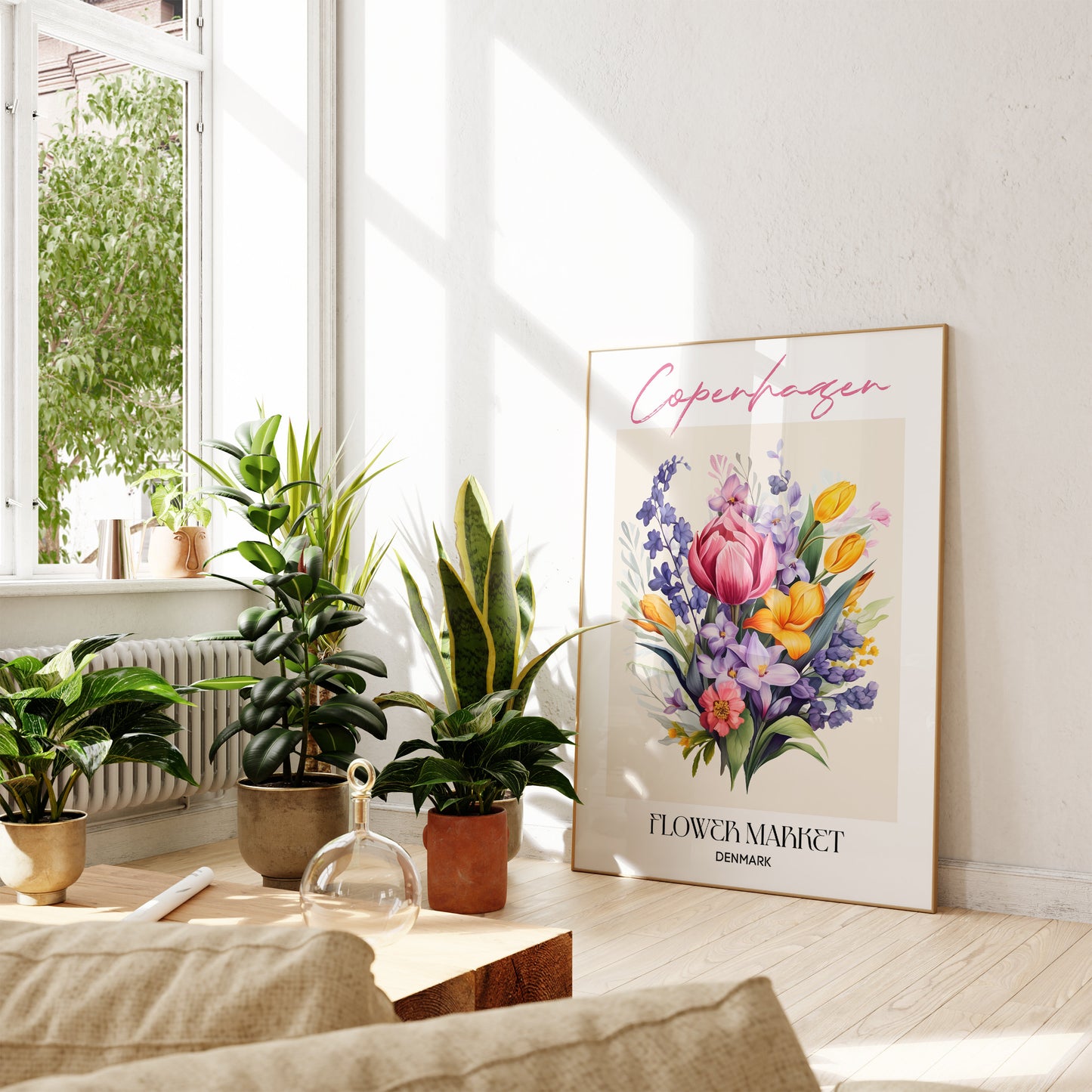 Copenhagen Flower Market Design Poster von justgoodmood, umgeben von Pflanzen in einem hellen Raum mit natürlichem Licht, ideal für Wohnzimmer.