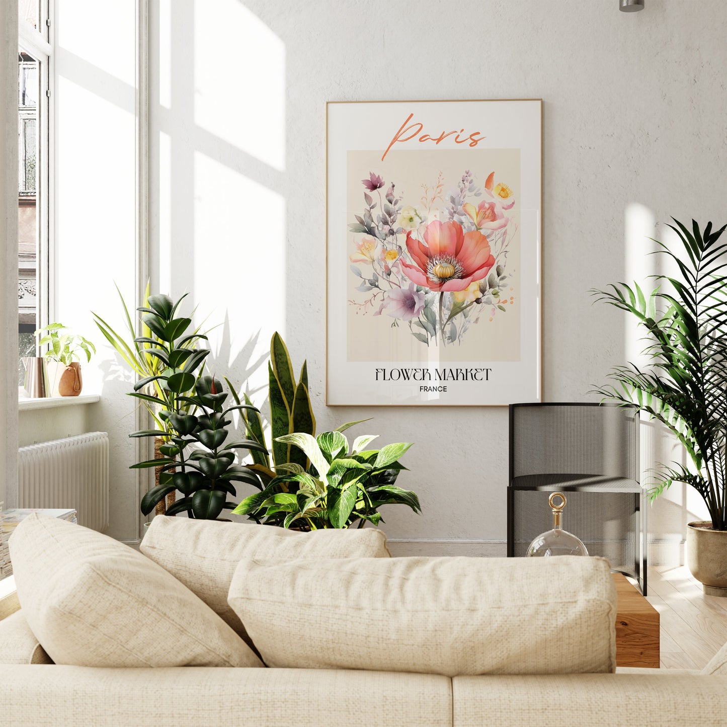 Stilvolles Paris Flower Market Poster von justgoodmood eingerahmt in einem gemütlichen Wohnzimmer mit grünen Pflanzen, ideal für moderne Einrichtung.