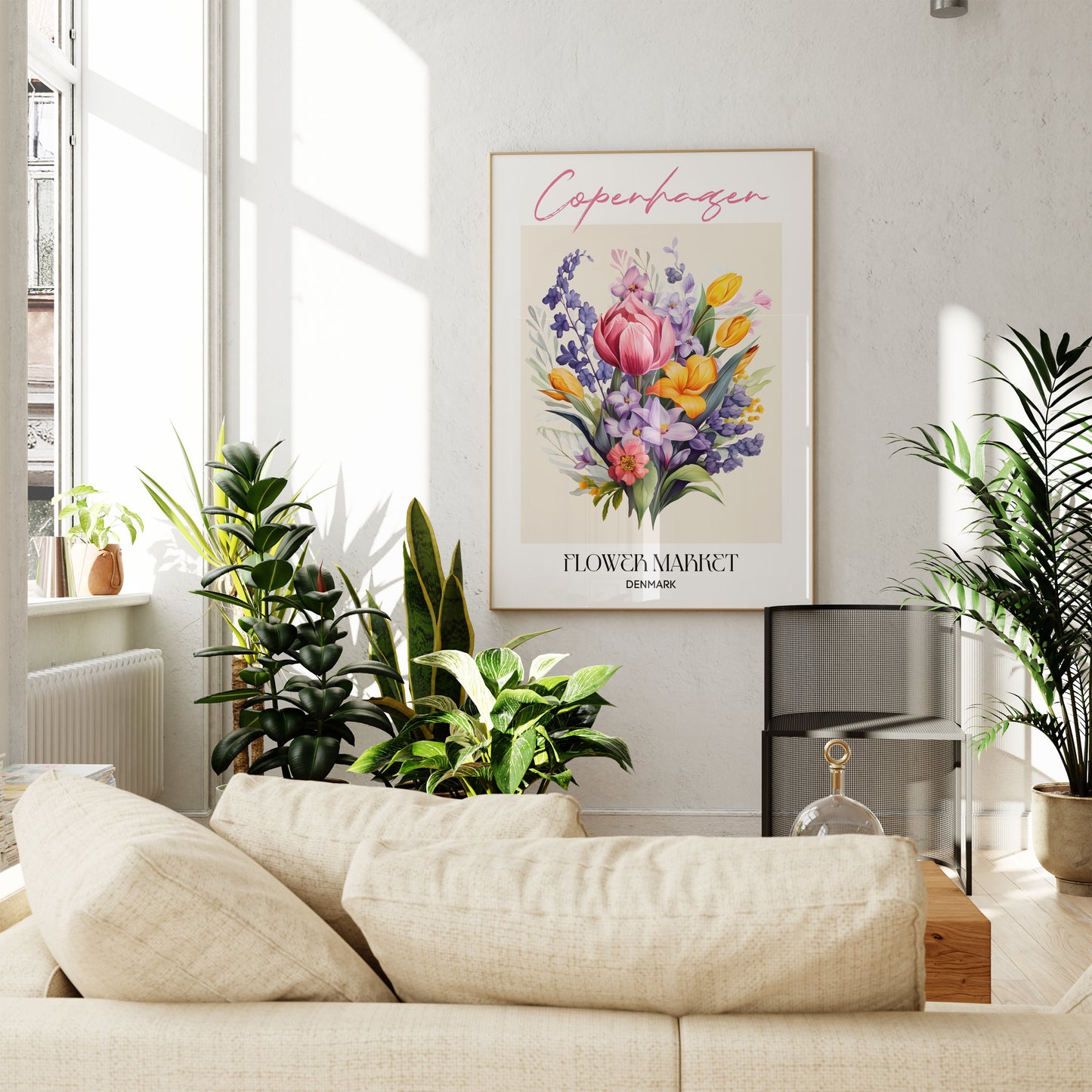 Copenhagen Flower Market Design Poster von justgoodmood, eingerahmt an einer hellen Wand über einem gemütlichen Sofa, umgeben von grünen Pflanzen.