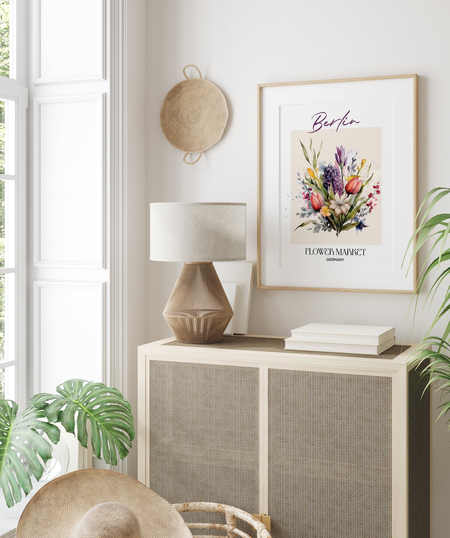 Farbenfrohes Berlin Flower Market Poster von JustGoodMood, dekoriert in einem modernen Wohnraum mit neutralen Farben und Pflanzen.