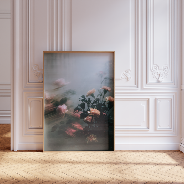 Geschenkidee · Rosen hinter Glas und Wassertropfen Poster Ästhetische Natur Fotografie · Dekoprint ohne Rahmen | JUSTGOODMOOD