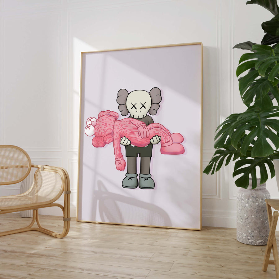 Moderner Kunstdruck auf Baumwollcanvas mit stilisierter Figur im Street-Style, die eine rosa Plüschfigur trägt, als zeitgemäße Wanddekoration.