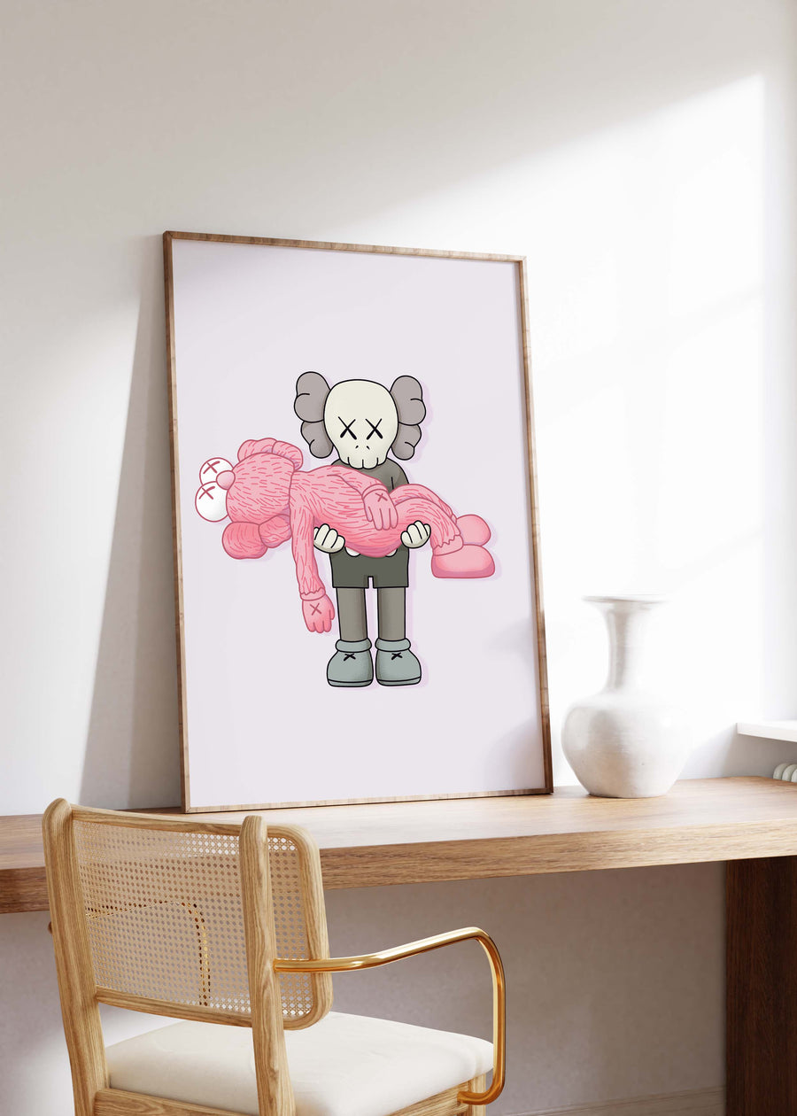 Moderner Kunstdruck auf Baumwollposter mit stilisierter Figur mit Totenkopf, die eine rosa Plüschfigur im Pop-Art-Stil trägt, als zeitgemäße Wanddekoration für Wohnräume.