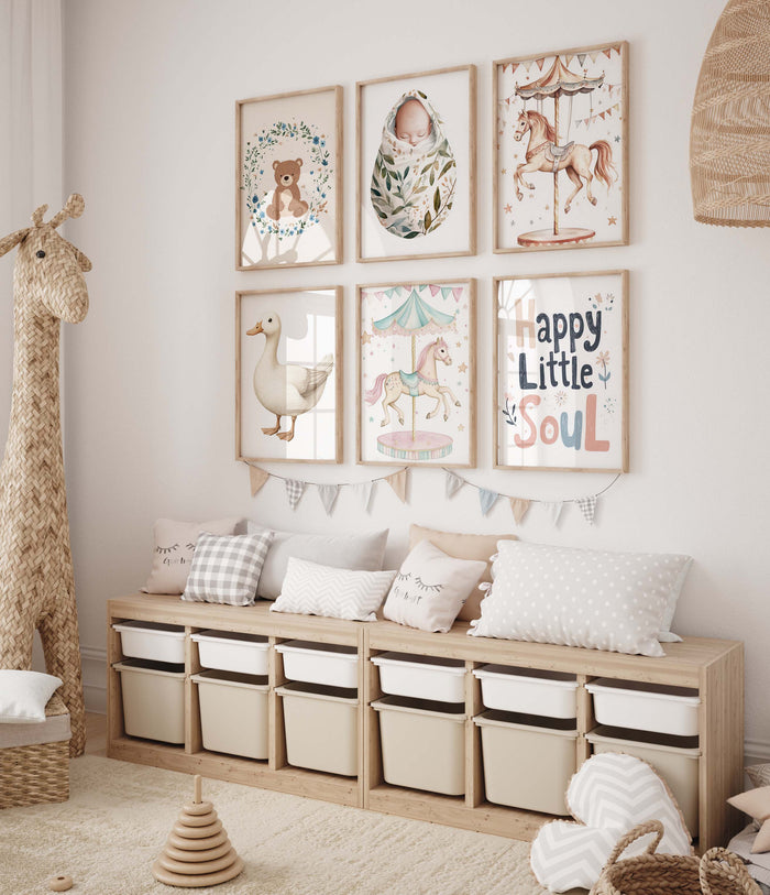 Babyzimmer Poster mit Karussellpferd und Teddybär