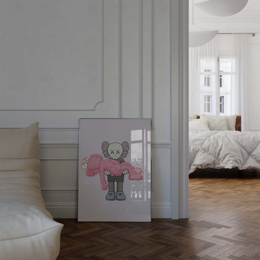 Moderner Kunstdruck auf Baumwollposter mit stilisierter Figur und rosa Plüschcharakter in urbanem Street-Style als zeitgemäße Wanddekoration für Wohnräume.