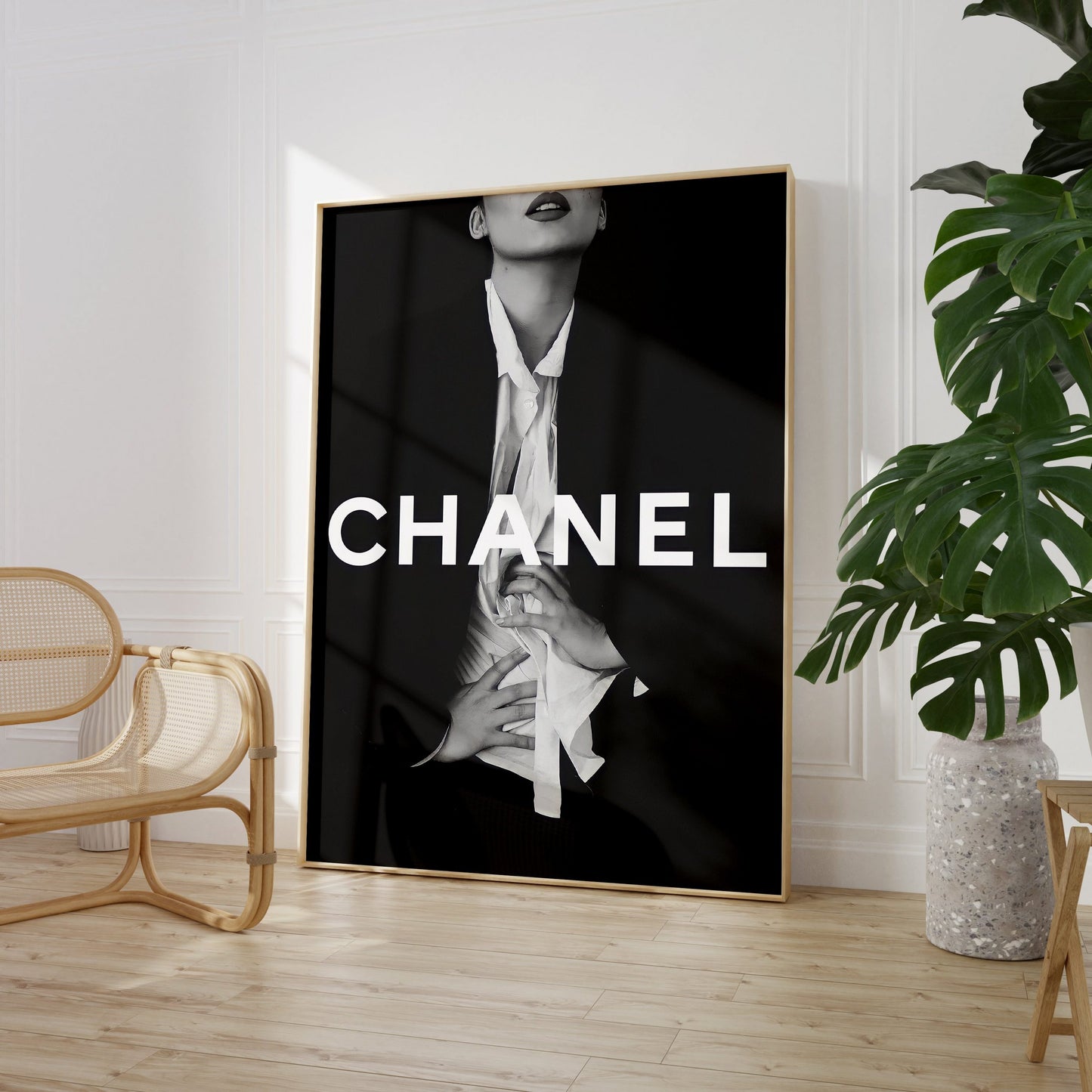 Chanel Poster · Chanel’s Schwarzer Anzug: Ein Meisterwerk der Mode · Wand Dekoration · ohne Rahmen