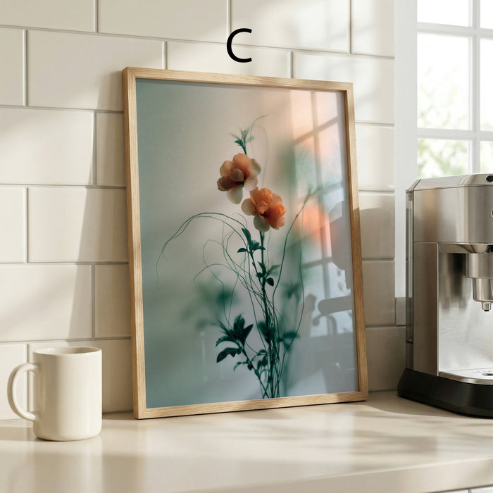 Geschenkidee · Blumen hinter Glas und Wassertropfen Poster Ästhetische Natur Fotografie · Dekoprint ohne Rahmen | JUSTGOODMOOD