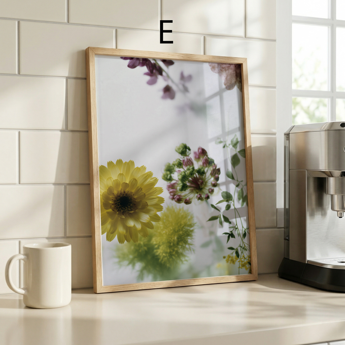 Geschenkidee · Rosen und Ranunkeln hinter Glas Poster Ästhetische Natur Fotografie · Dekoprint ohne Rahmen | JUSTGOODMOOD