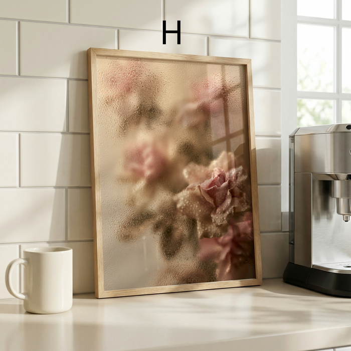 Geschenkidee · Rosen und Ranunkeln hinter Glas Poster Ästhetische Natur Fotografie · Dekoprint ohne Rahmen | JUSTGOODMOOD