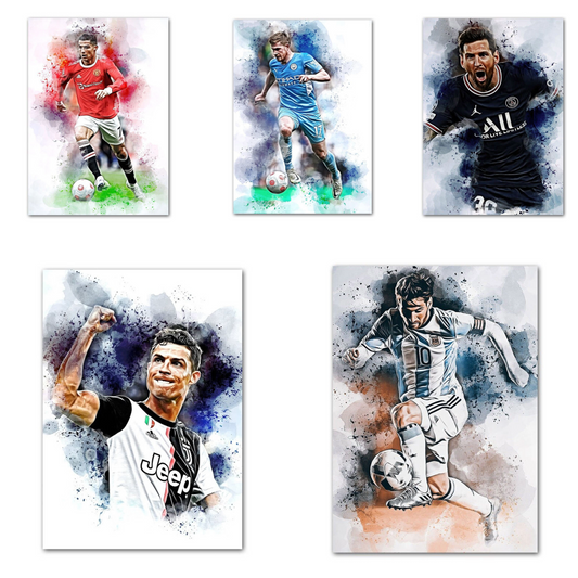 Fünf stilisierte Fußballspieler in dynamischen Posen mit farbigen Aquarellhintergründen auf hochwertigem Baumwollposter als moderne Wanddekoration.