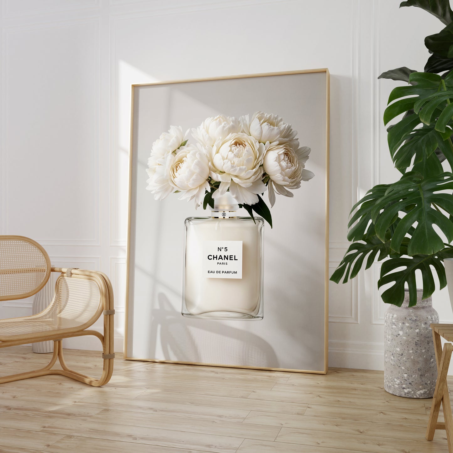 Coco Chanel Poster · Zeitlose Eleganz – Coco Chanel Flacon mit aufblühenden weißen Blumen · Parfümflasche mit weißen Blüten · Wand Dekoration · ohne Rahmen (Kopie)