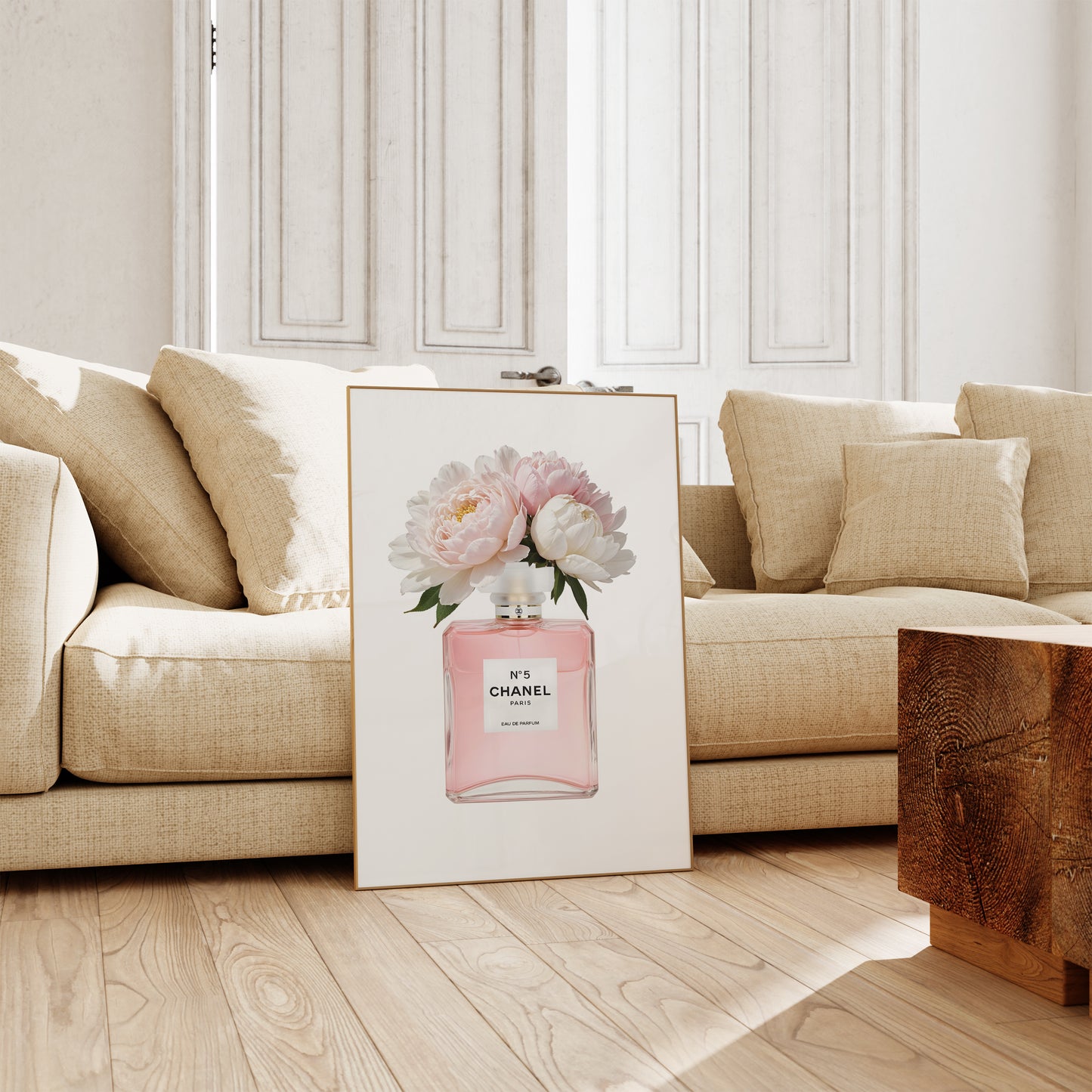 Coco Chanel Poster · Zeitlose Eleganz: Pinker Chanel Flacon mit sanften Pastellblumen · Parfümkunst in Rosa mit verspielten Blüten · Wand Dekoration · ohne Rahmen (Kopie)