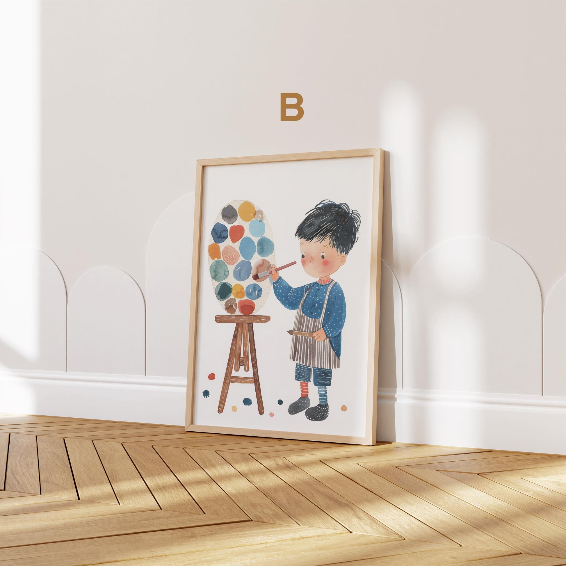 Kreatives Aquarell-Poster von JUSTGOODMOOD mit einem kleinen Jungen, der an einer Staffelei malt. Perfekte Wanddeko für kunstbegeisterte Kinder.
