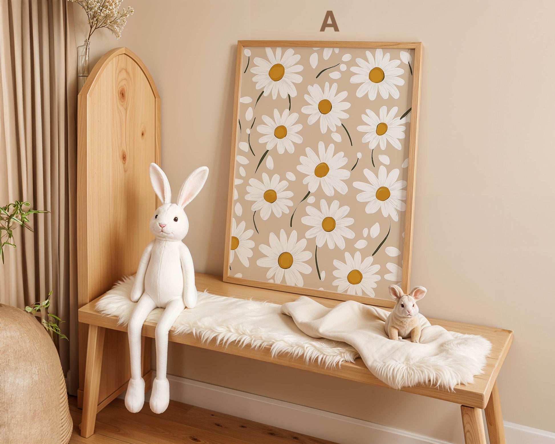 Gemütliche Sitzecke mit einem süßen Hasenposter von JUSTGOODMOOD. Ideal für das Kinderzimmer, sorgt es für eine fröhliche Atmosphäre und passt perfekt zur Deko.