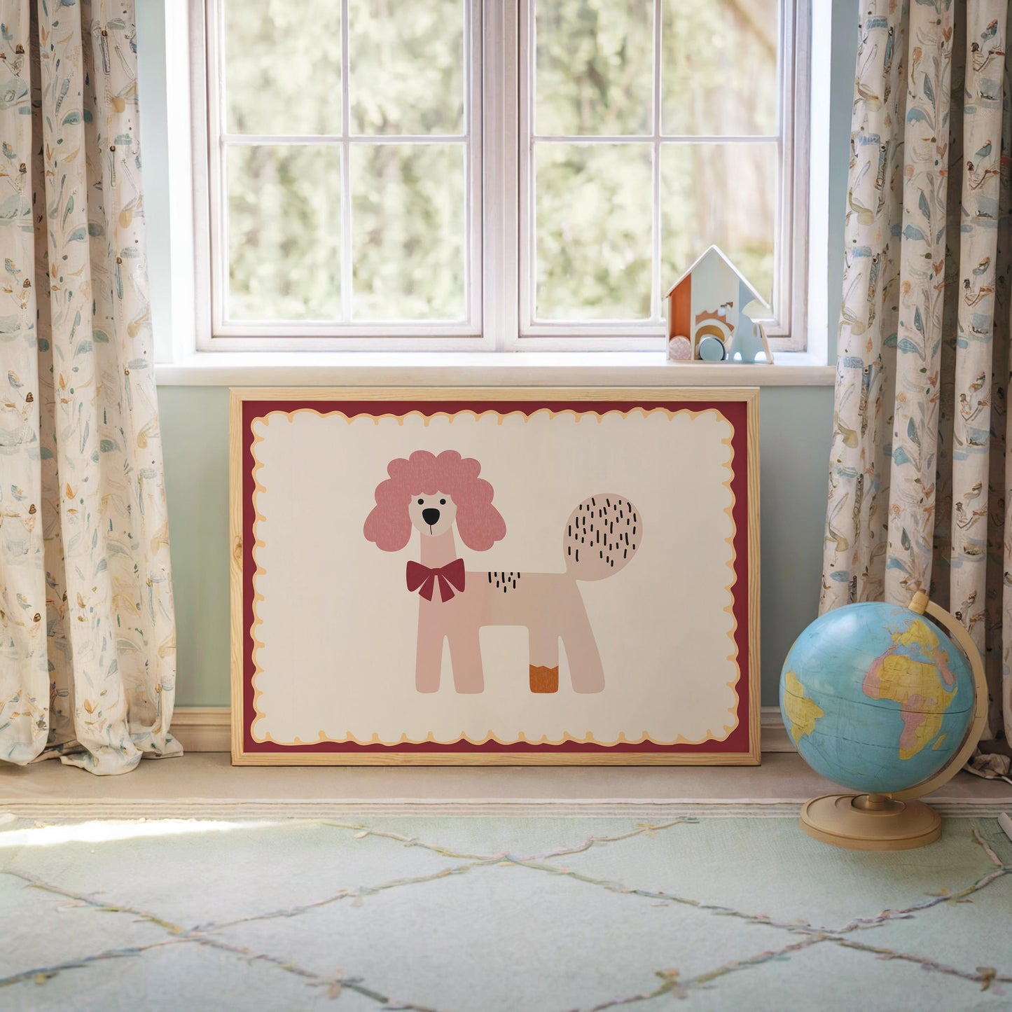 Poster Kinderzimmer Hund · Rosa Pudel mit Schleife · Verspieltes Tierposter im Retro Look · Liebevolle Deko für Kinder · Print ohne Rahmen