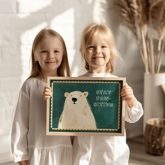 Poster Kinderzimmer Bär · Bear With Me Wortspiel · Lustiges Tierposter mit Spruch · Coole Wanddeko für Kinderzimmer · Dekoprint ohne Rahmen
