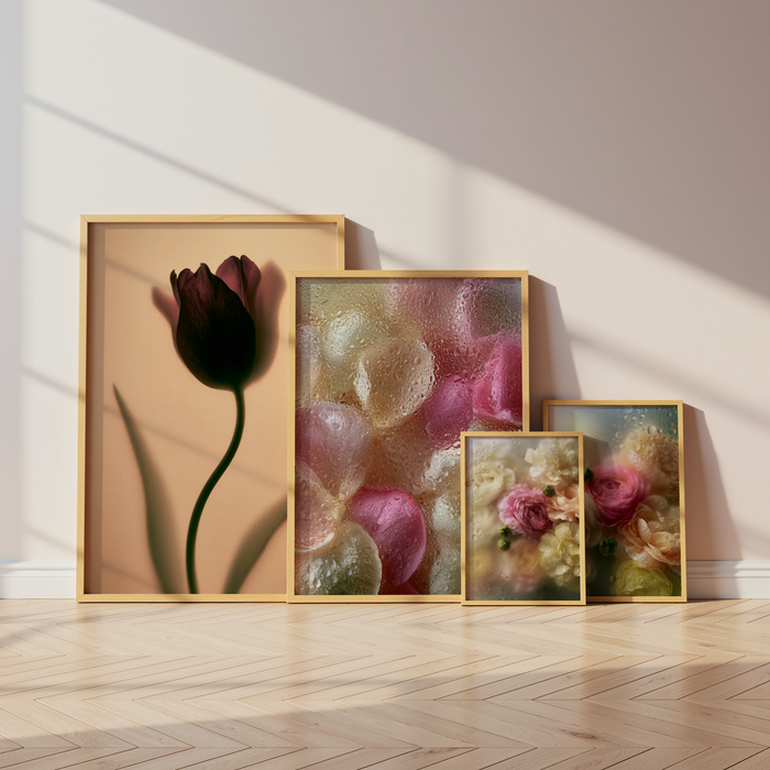 Geschenkidee · Rosen und Tulpen hinter Glas Poster Ästhetische Natur Fotografie · Dekoprint ohne Rahmen | JUSTGOODMOOD