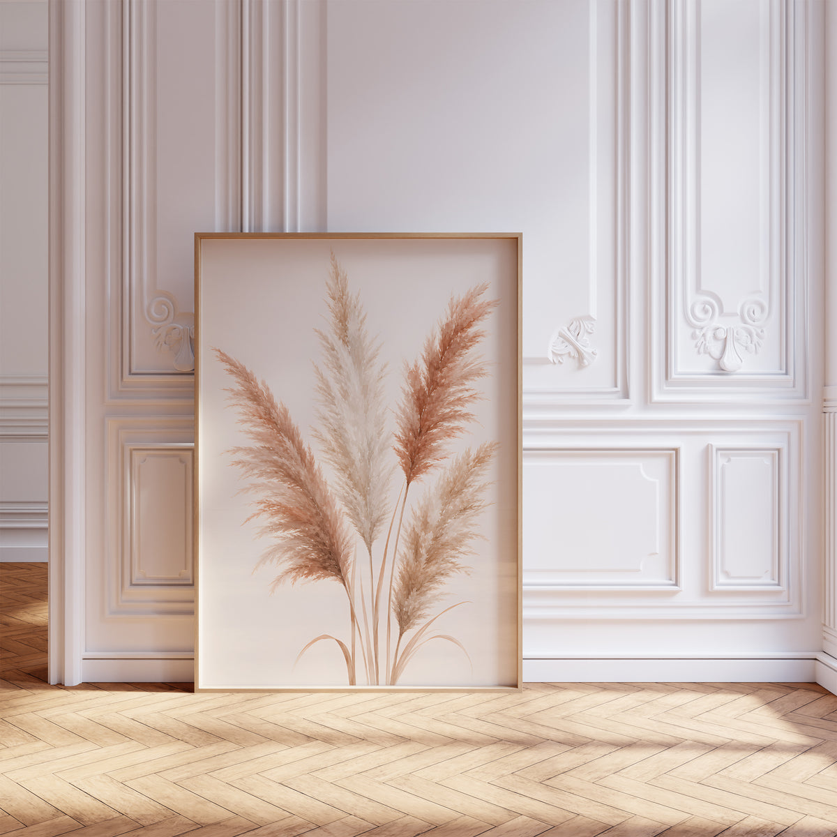 Gerahmtes Poster mit einem illustrierten Pampasbouquet in Rosé und Creme, vor einer weißen Wand mit Zierleisten.