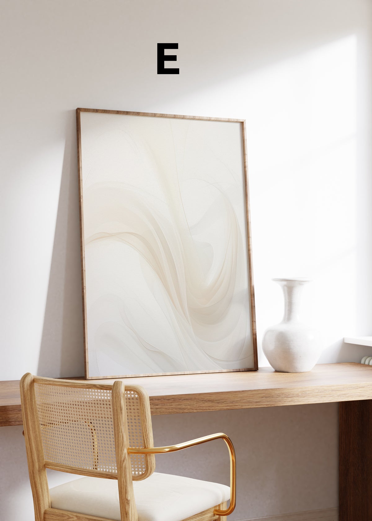 Postermotiv E: Sanft geschwungene abstrakte Formen in Weiß und Creme. Im Holzrahmen auf einem Schreibtisch.