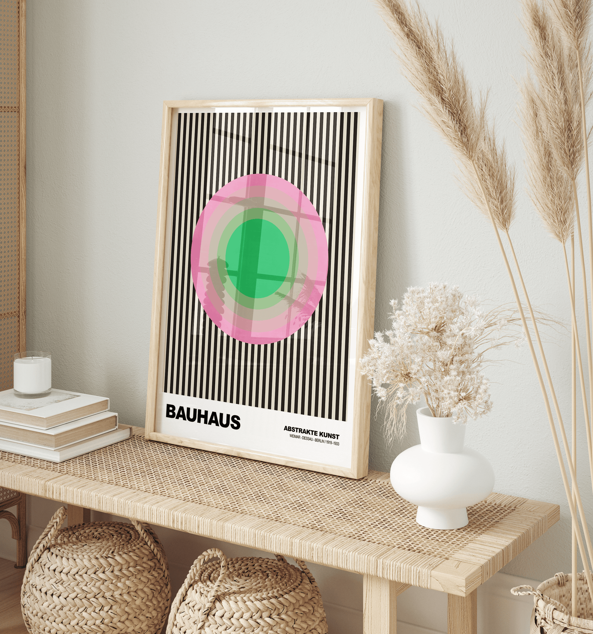 Poster Bauhaus Abstrakte Kunst · Grüner Kreis mit rosa Ringen auf schwarzen Streifen · Geometrisches Retro Wandbild · Print ohne Rahmen - justgoodmood