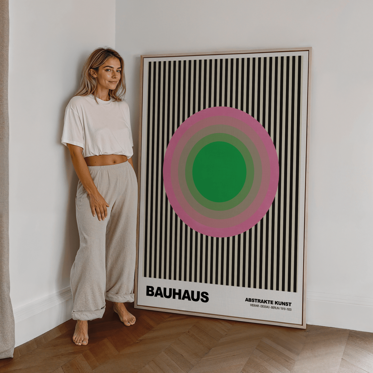 Poster Bauhaus Abstrakte Kunst · Grüner Kreis mit rosa Ringen auf schwarzen Streifen · Geometrisches Retro Wandbild · Print ohne Rahmen - justgoodmood